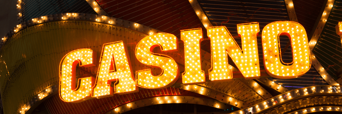 je777 ক্যাসিনো ব্যাকগ্রাউন্ড—আধুনিক অনলাইন গেমিং থিম ও নরম আলো-ইফেক্টসহ